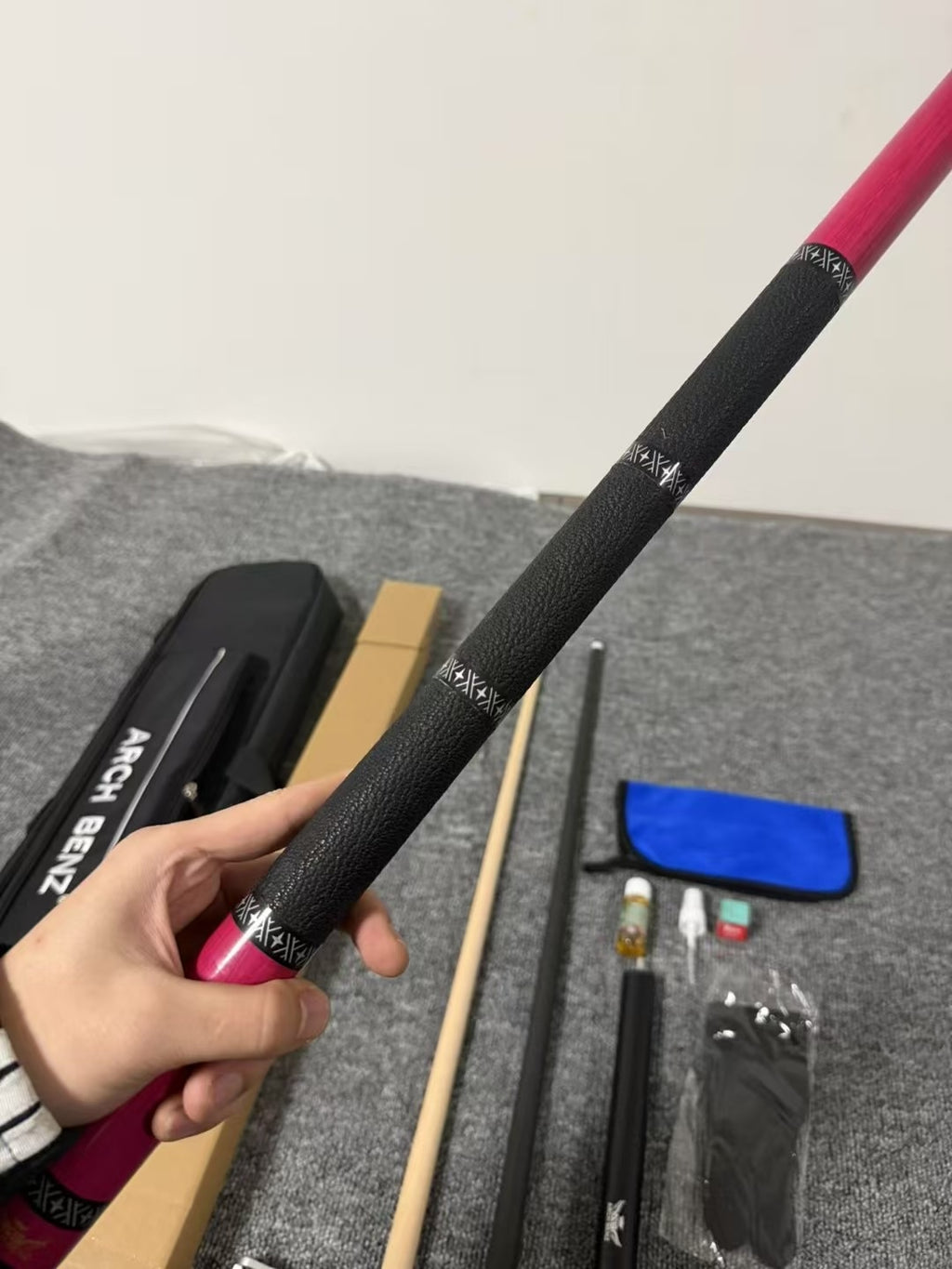 Osborne Journey Series 3 F3 Pink Handmade Pool Cue – Three-Piece Maple Wood Leather Grip High-Tech Replica Big Head Cue