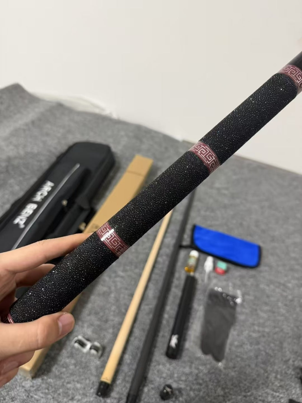Osborne Journey 3 Pool Cue – Handmade Chinese-Style Two-Piece Big Head Cue with Genuine Leather Grip for 9-Ball & American Pool