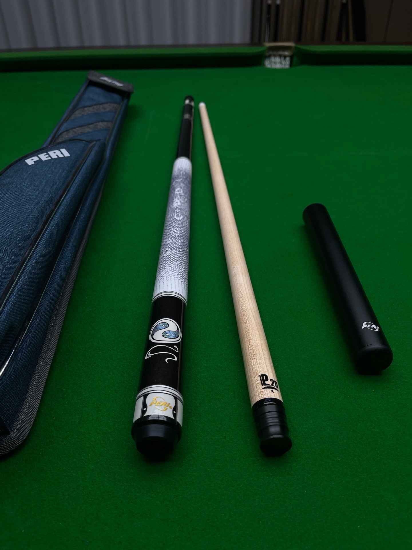 PERI Black Taiji / White Taiji PS2-0102 Pool Cue