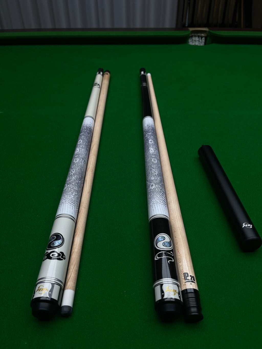 PERI Black Taiji / White Taiji PS2-0102 Pool Cue