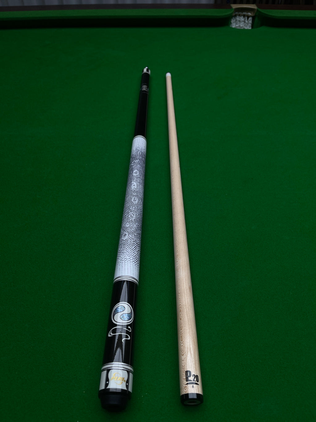 PERI Black Taiji / White Taiji PS2-0102 Pool Cue