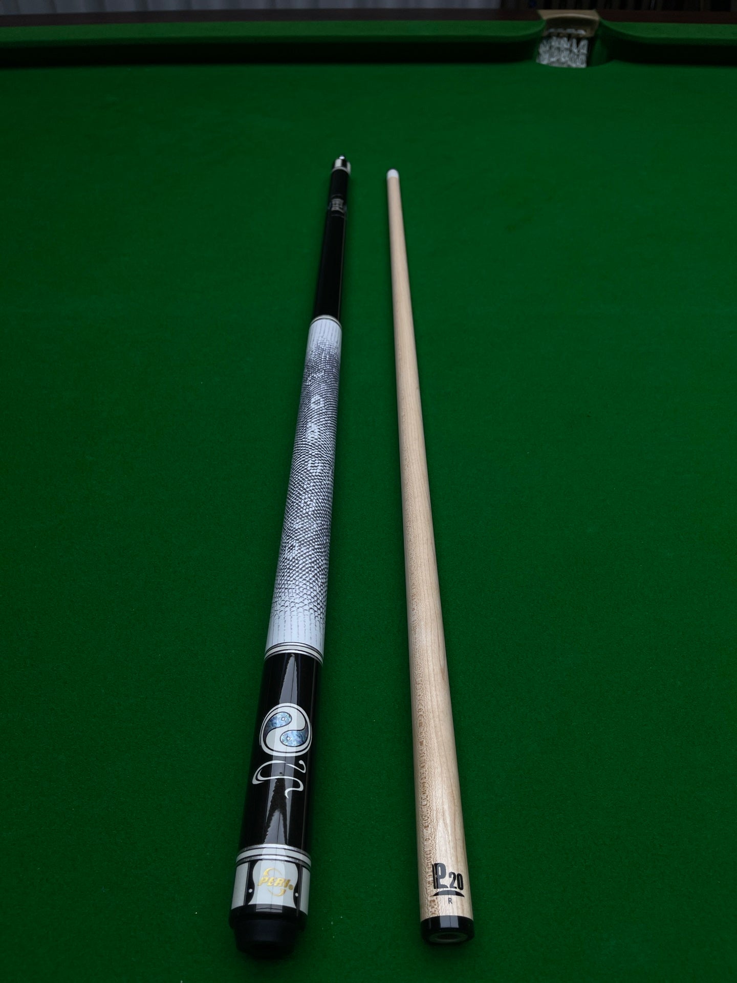 PERI Black Taiji / White Taiji PS2-0102 Pool Cue